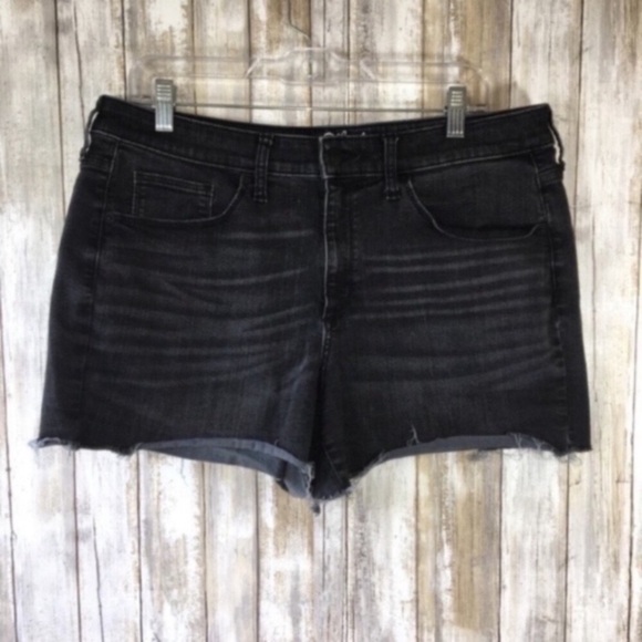 Universal Thread Black High Rise Midi Shorts - Picture 2 of 6